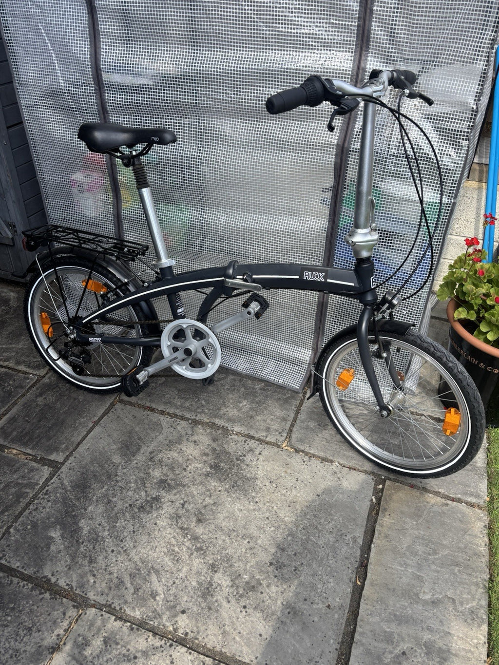 RUCK 20in Folding Bike 7 Speed Black/Silver V-Brakes Rear Rack Mudguards