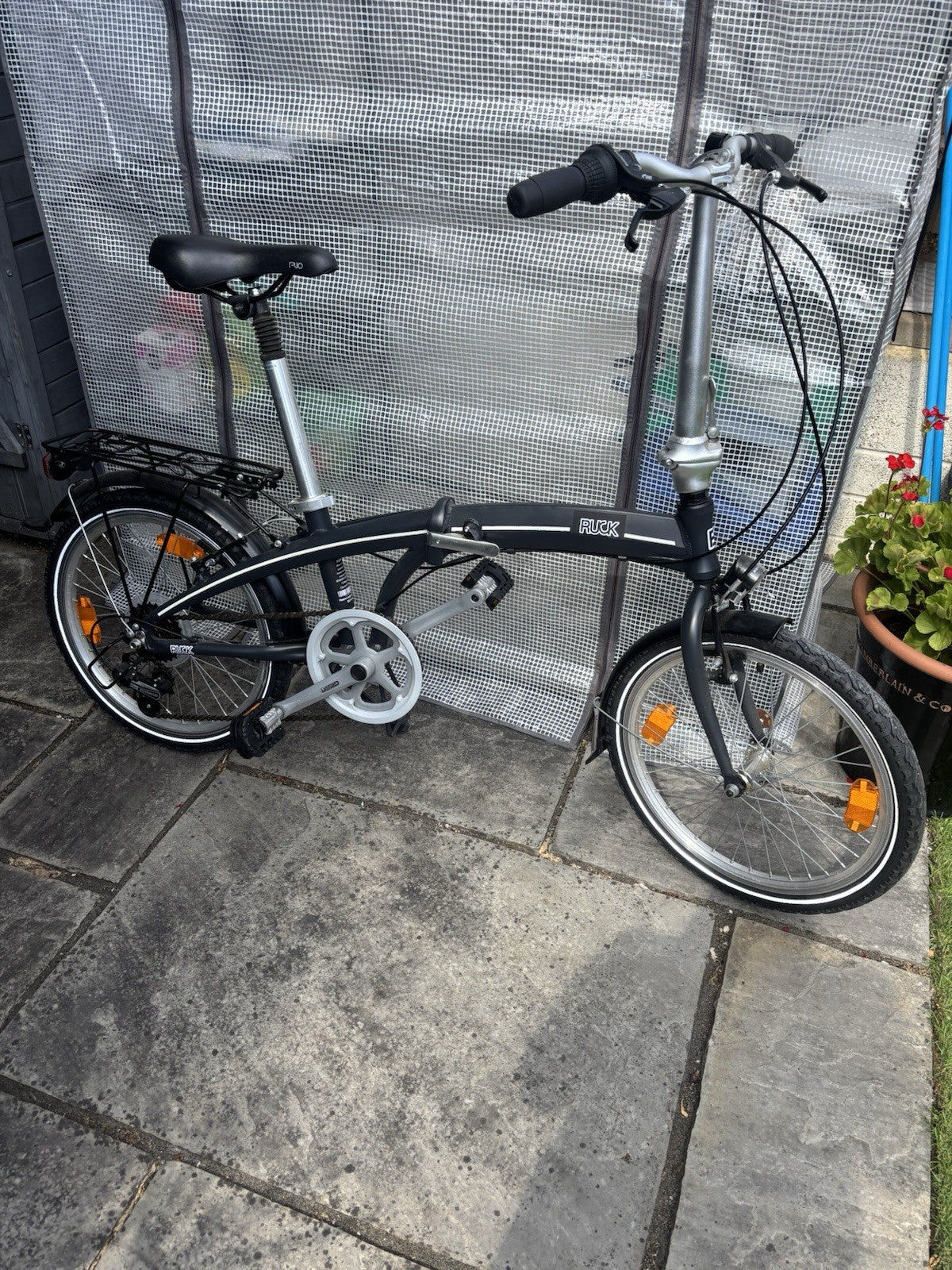 RUCK 20in Folding Bike 7 Speed Black/Silver V-Brakes Rear Rack Mudguards
