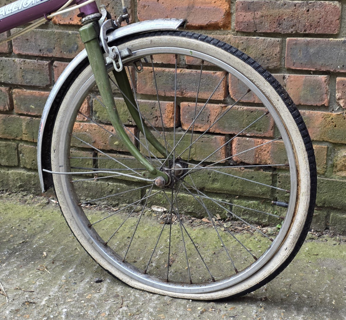 1970's VINTAGE Raleigh Stowaway FOLDING Bike (17" FRAME SIZE w/ 20" WHEELS)