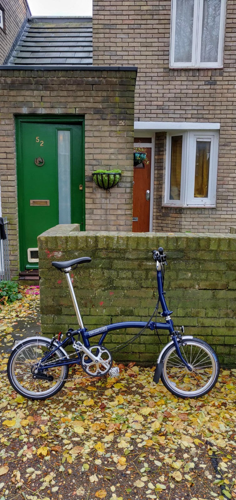 Brompton M6L (6 Speed)  folding bicycle -Cobalt  Blue. Includes Messenger Bag!!