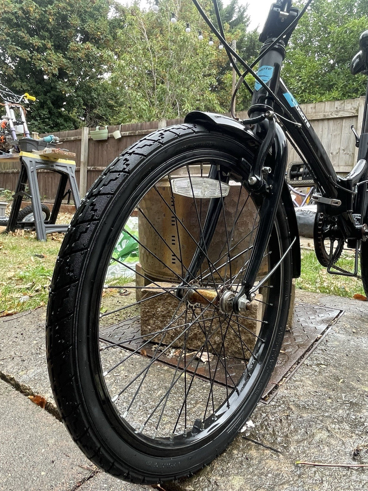 Coyote Folding Bike Black 20in Wheels Rear Rack Mudguards Reflectors Hub Gears