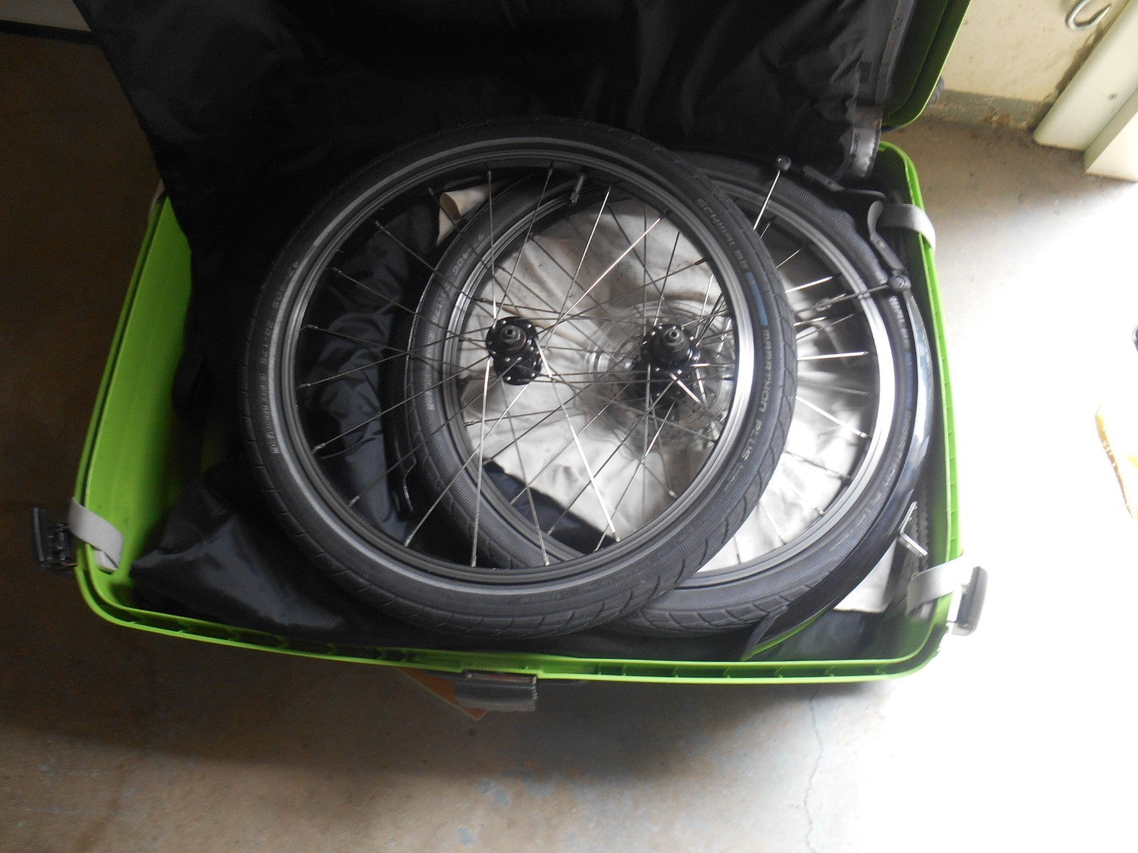 Tern folding bike Flight Suit & Samsonite case for foreign travel with your bike