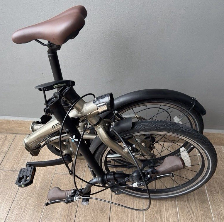 BTwin Tilt 900 20in Folding Bike V-Brakes, Derailleur Gears