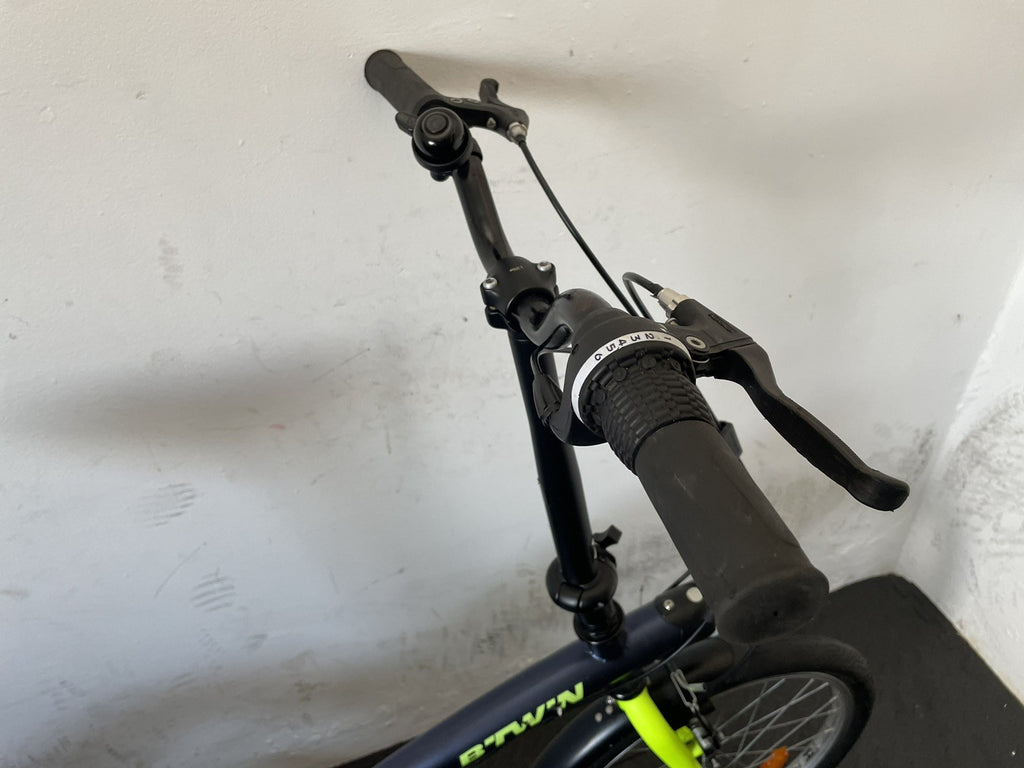 B Twin Tilt 120 Folding Bike 20 Inch Wheels. 6 Speed Matt Navy And Neon.