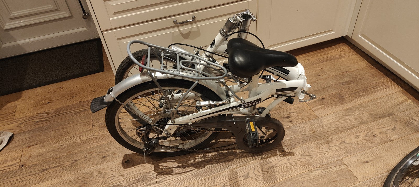 Ammaco Pakka Metro 20 Inch Wheel Folding Commuter Bike - White