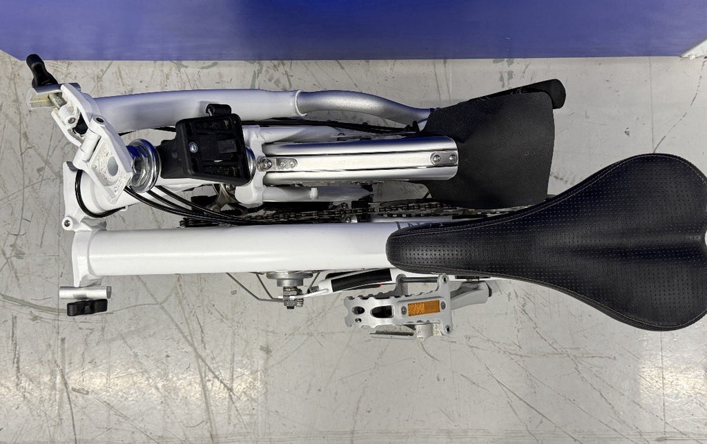 Brompton ML6 2016 folding cycle. White. 6 Speed. Mint used once!