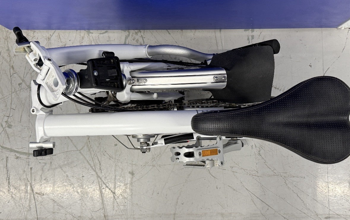 Brompton ML6 2016 folding cycle. White. 6 Speed. Mint used once!
