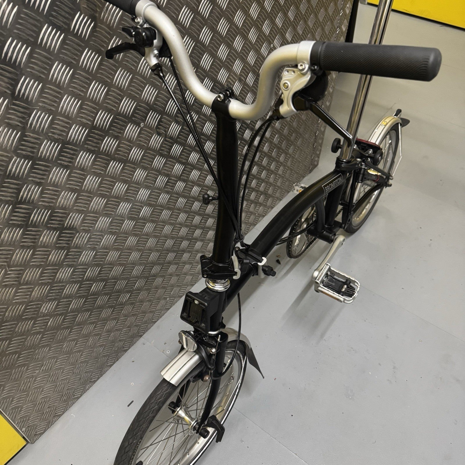 Brompton C Line Explore 2021 Black M Bar Excellent Condition