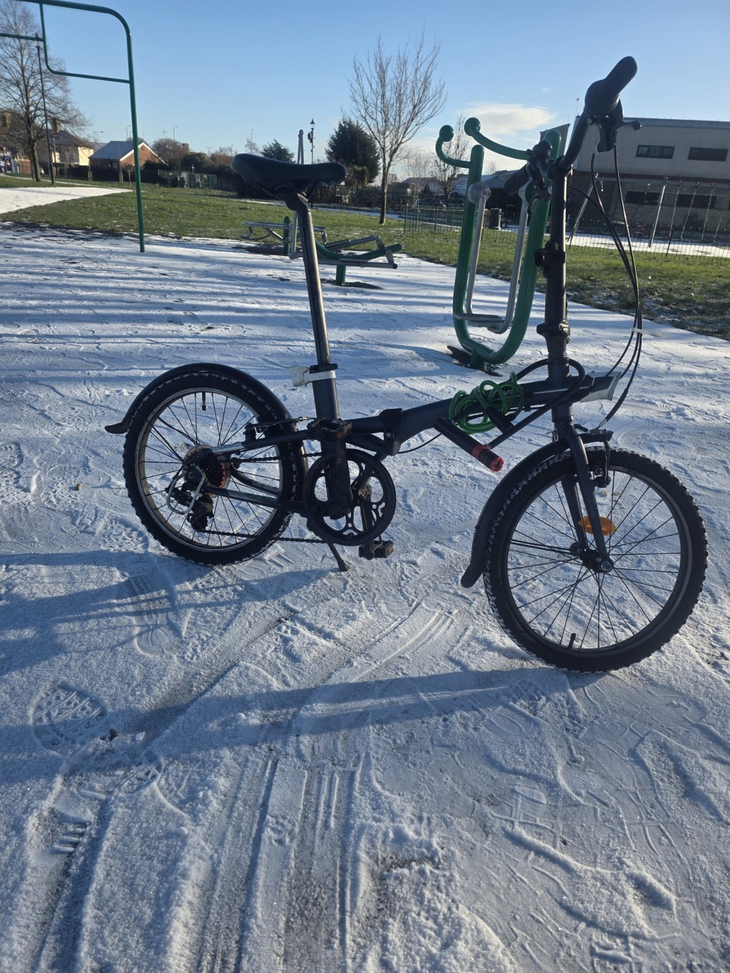 B-Twin Tilt 500 Green Folding Bike 20in Fold-Up, 7-Speed Shimano