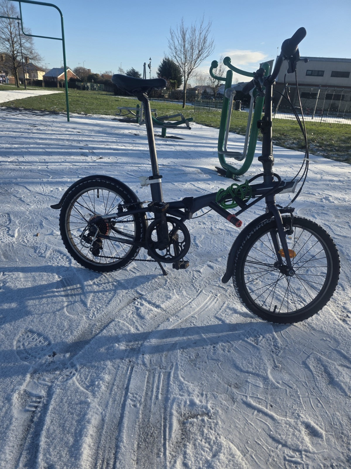 B-Twin Tilt 500 Green Folding Bike 20in Fold-Up, 7-Speed Shimano