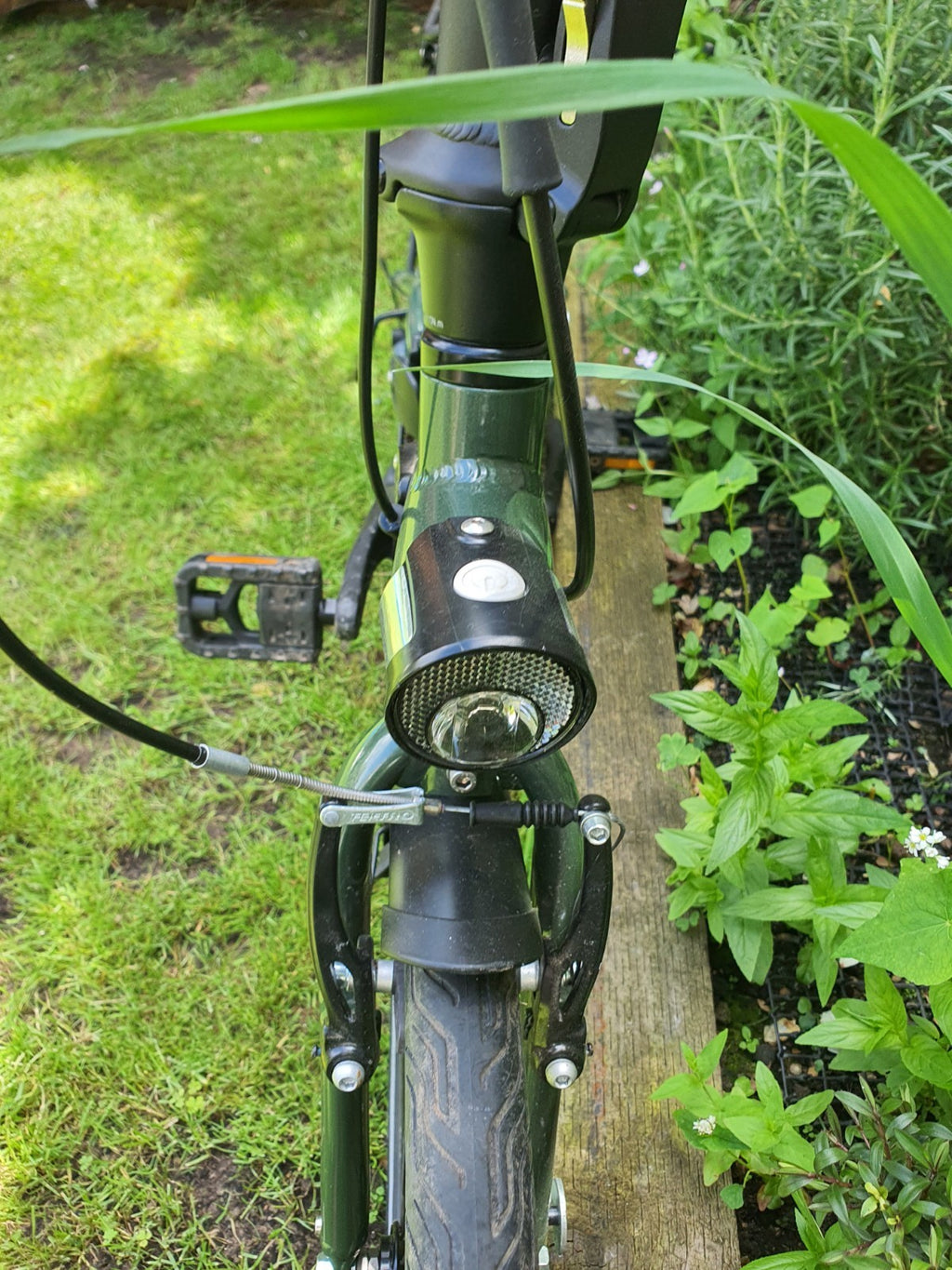 Btwin Tilt 900 Folding Bike 9 Speed Lightweight. Great Condition