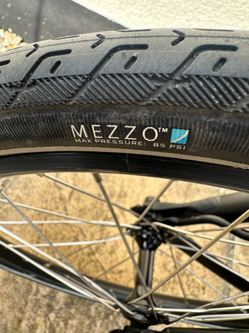 Mezzo Folding Bike D9 very lightly used 9 gears excellent condition