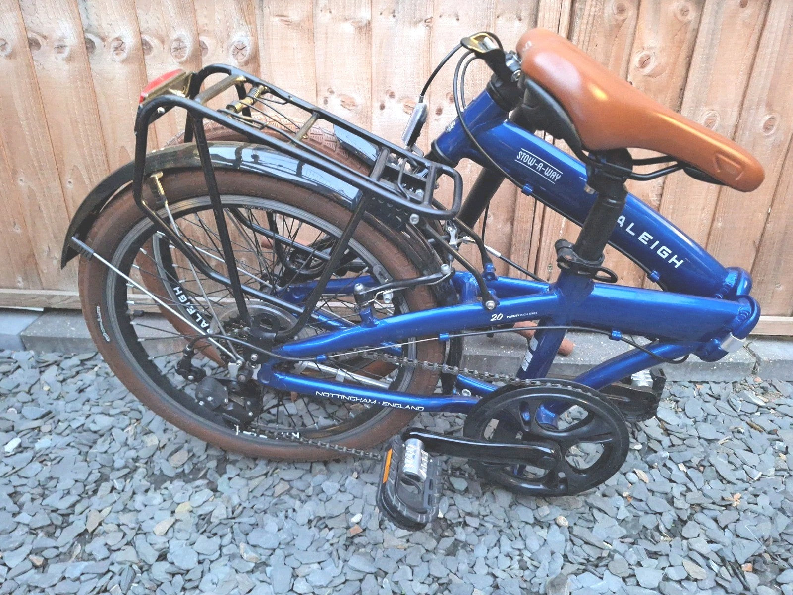 Raleigh Stowaway Folding Bike Unisex 7-Speed Hybrid Bicycle Blue  Mudgaurds Rack
