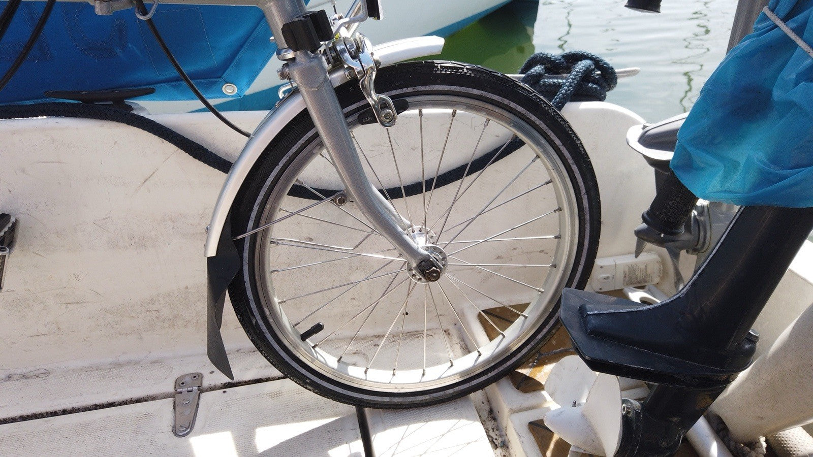 Brompton M6R Folding Bike 16in Silver w/ Front Bag and Carry Bag. Pump, Light.