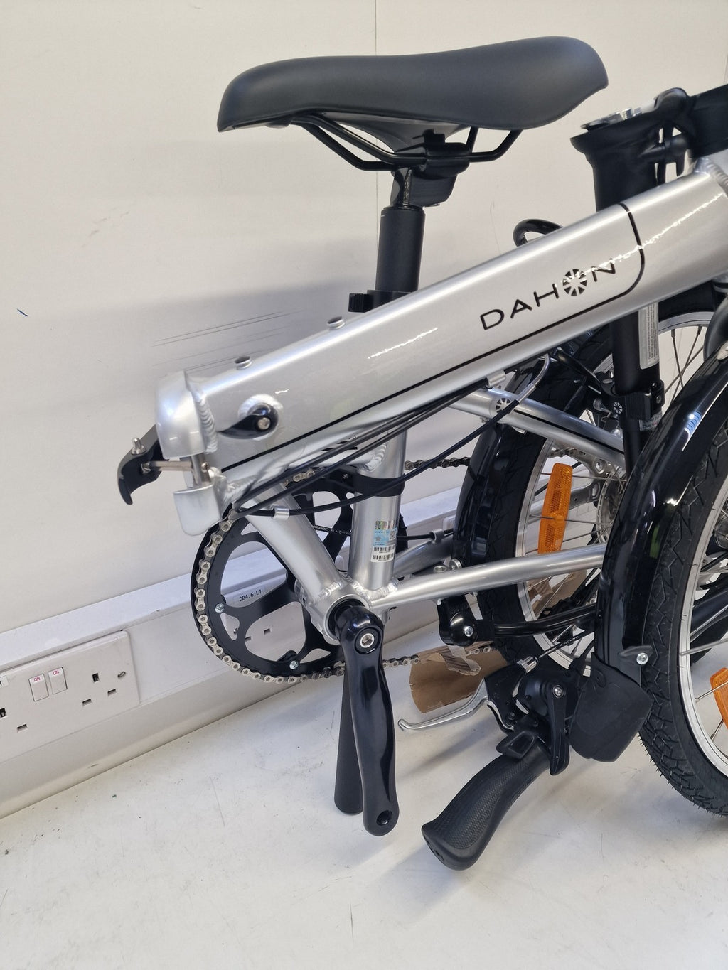 Dahon Mariner D8 8-Speed 20" Wheel Lightweight Alloy Folding Bike - Silver A