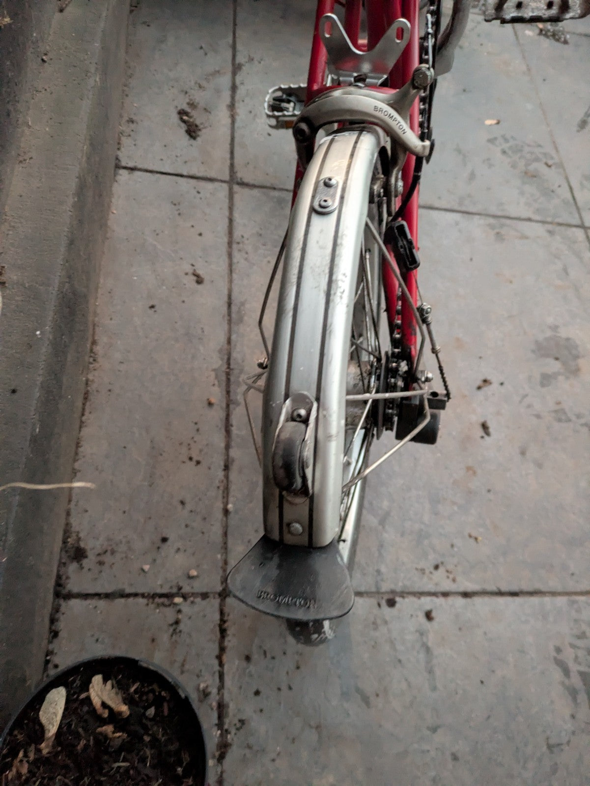 Brompton - 3 gears - Red - Good condition and smooth ride