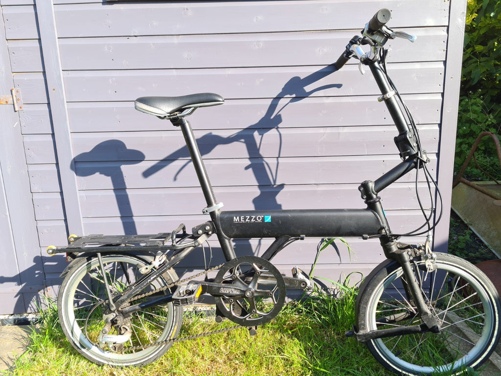 Mezzo D9 Folding Bike with commuter bag