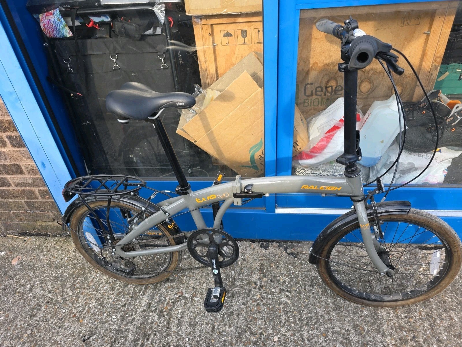 Raleigh Evo 20in Folding Bike Grey/Black, 7 Gear Speed, Rear Rack, V-Brakes.