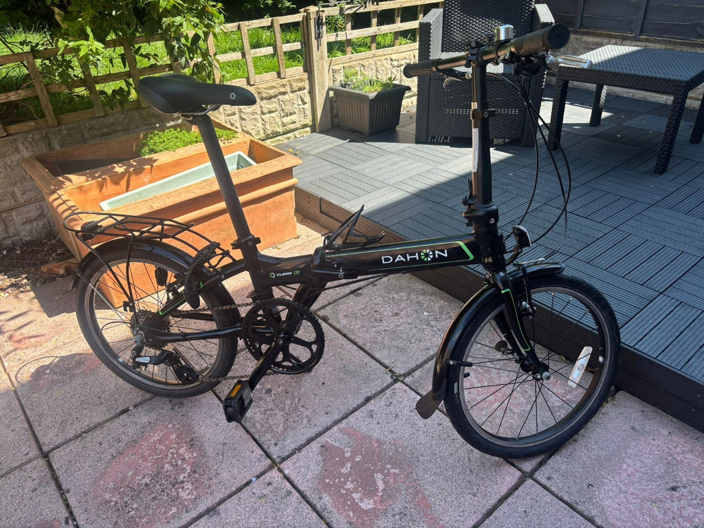 Dahon D8 Vitesse folding bicycle, black in colour