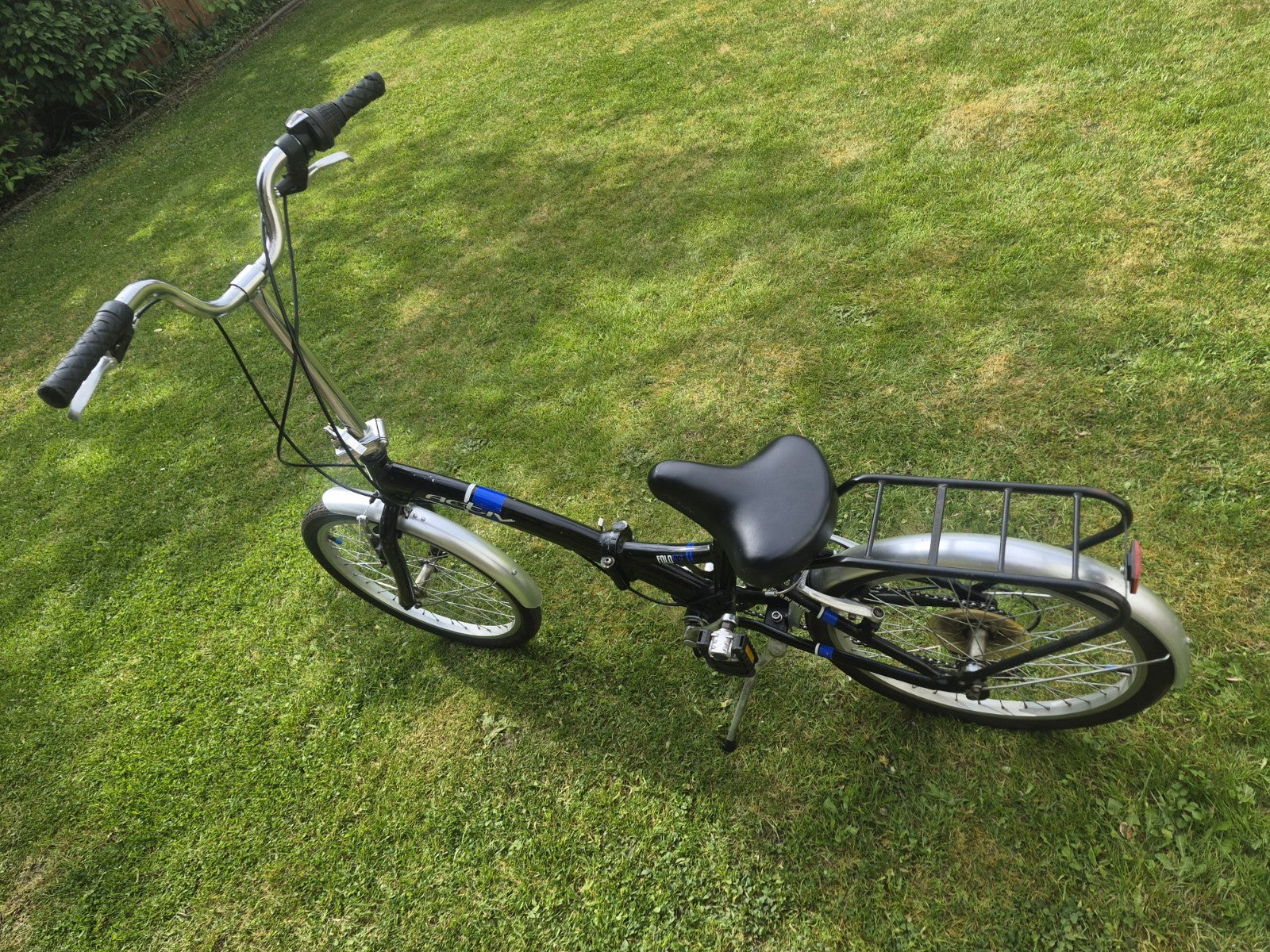 Raleigh FOLD 06 Folding Bike 20" Black/Silver, 6 Speed, Mudguards, Rear Rack