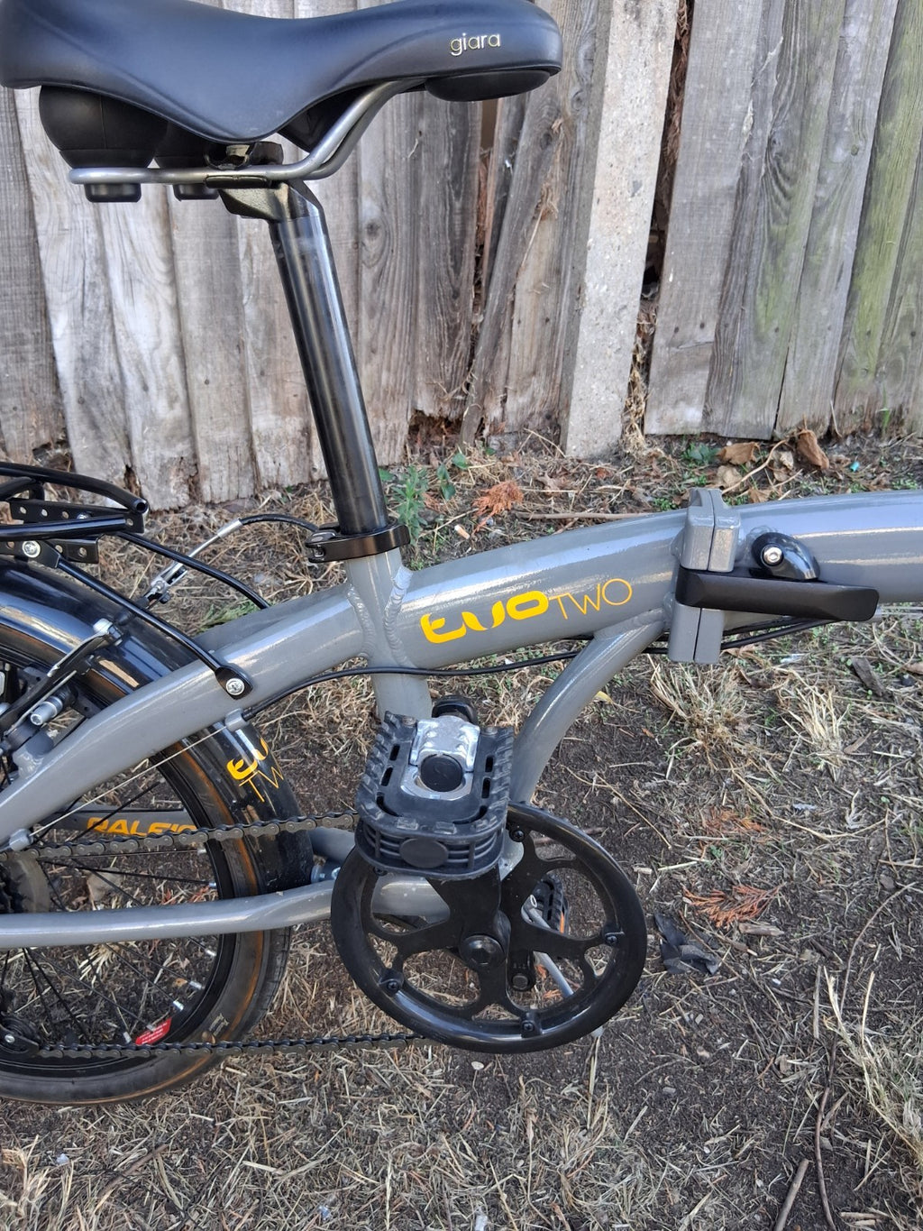 Raleigh Evo Two Folding Bike 20" Aluminium Frame, 7-Speed, Rear Rack Stand