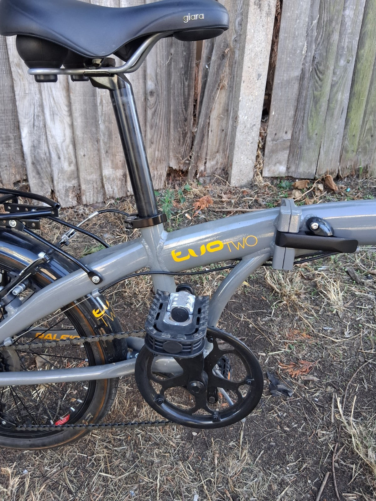 Raleigh Evo Two Folding Bike 20" Aluminium Frame, 7-Speed, Rear Rack Stand