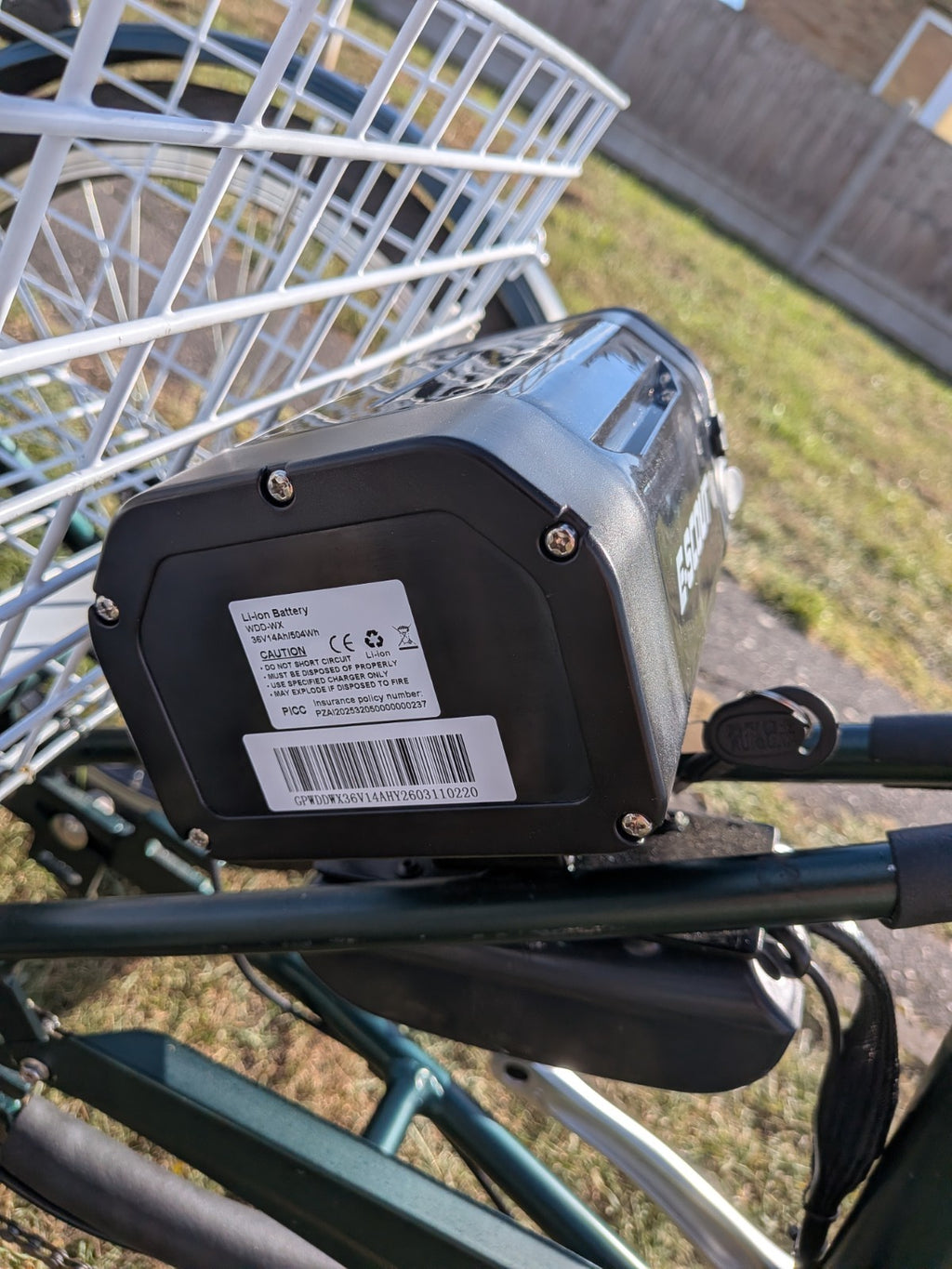 Scout Electric Folding Tricycle, Only 15 miles, Brand New Battery, Delivery .