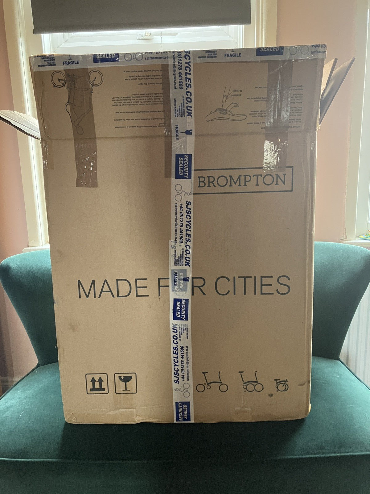 Brompton Electric C Line 4 Speed Folding Bike 2025  +  large bag. Can deliver.