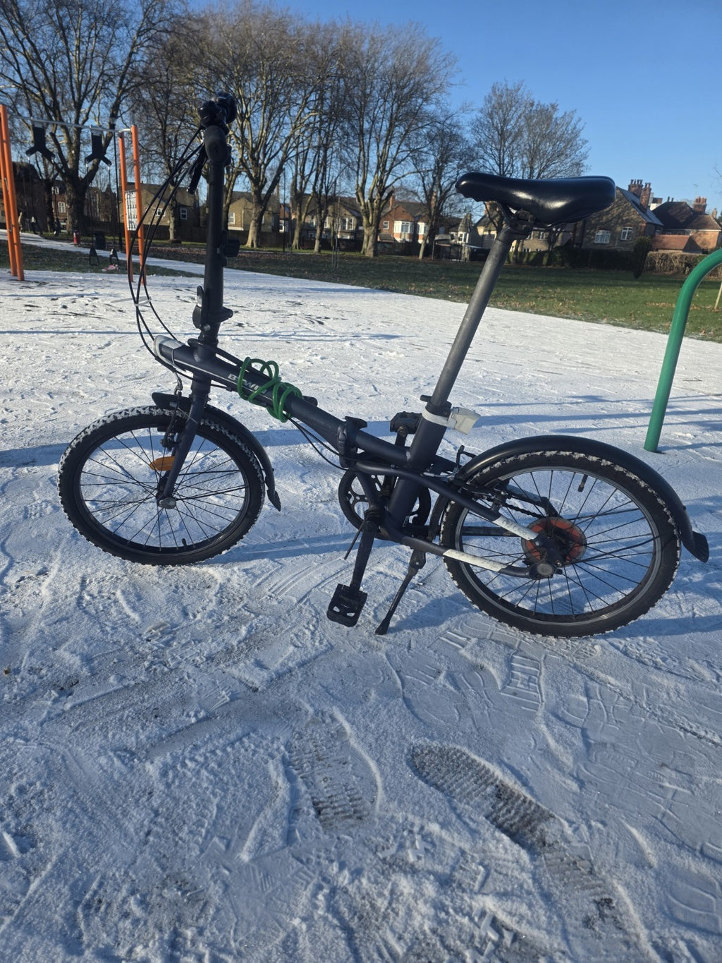 B-Twin Tilt 500 Green Folding Bike 20in Fold-Up, 7-Speed Shimano