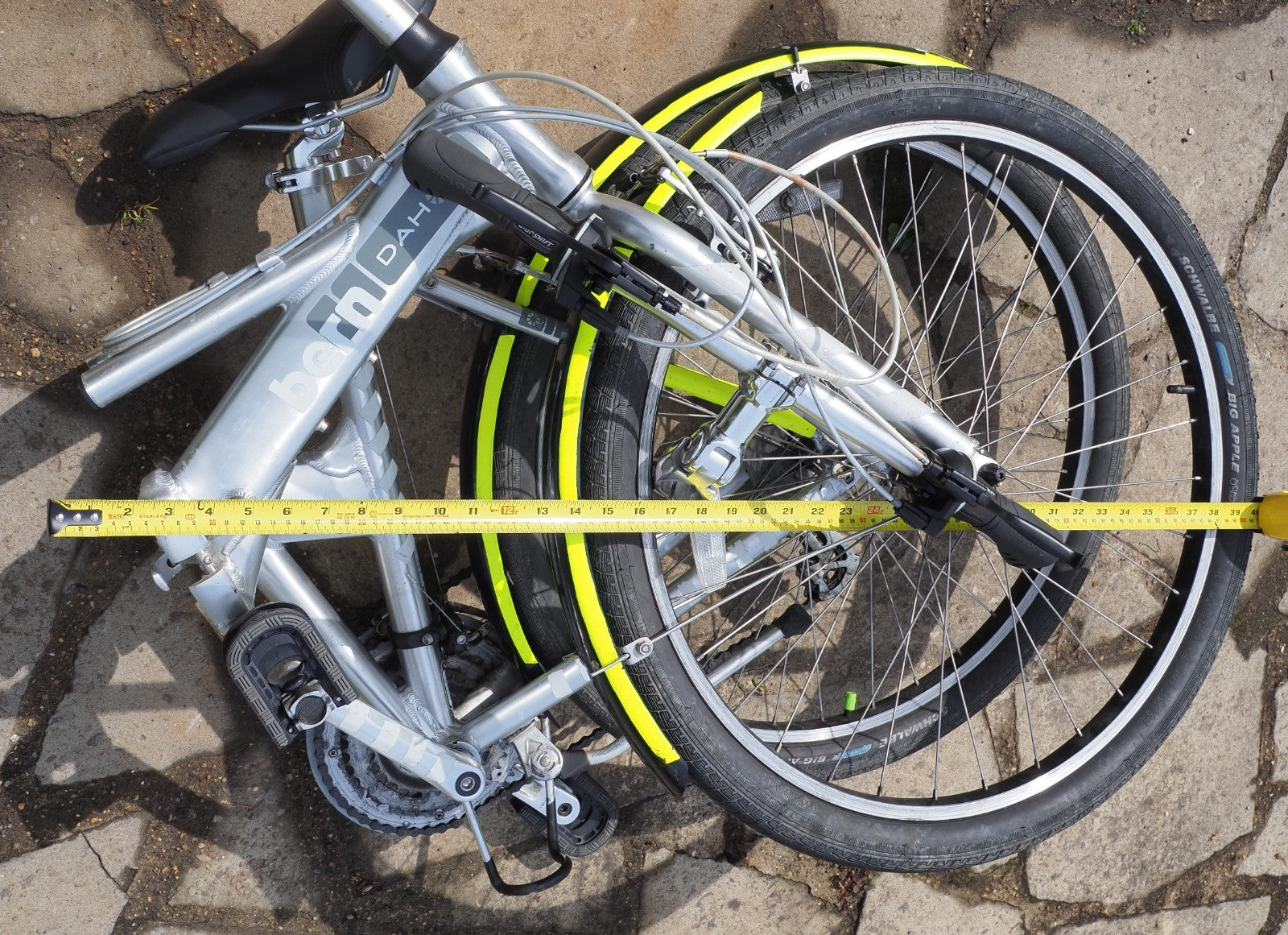 Dahon Espresso Folding Bike: 26" Wheels, mudguards,  Hi-Viz extras