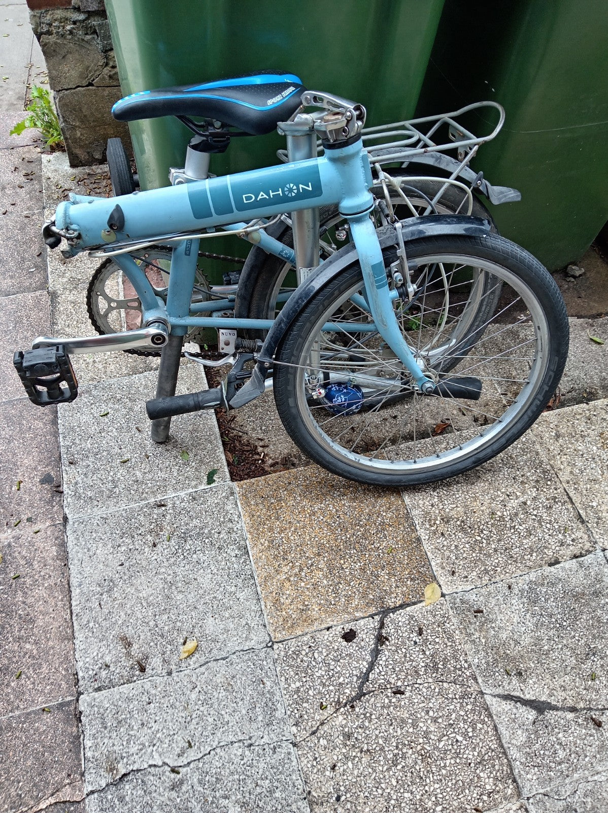 Dahon Speed D7 Folding Bike 7-Speed with extras,u-lock, pannier bag, light, bell