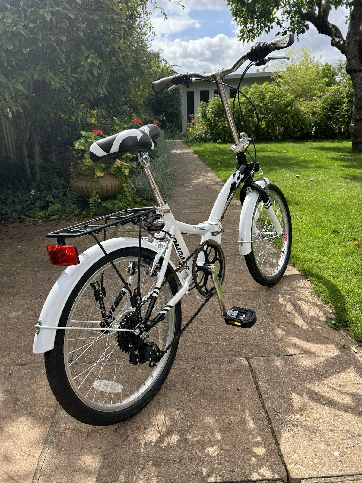 Compass ‘Northern’Folding Bike 20in 6-Speed White/Black Rack Mudguards Kickstand