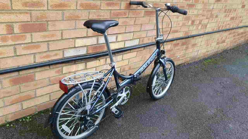 Lightweight Aluminium Raleigh Evo7SP Folding Bike is in excellent condition