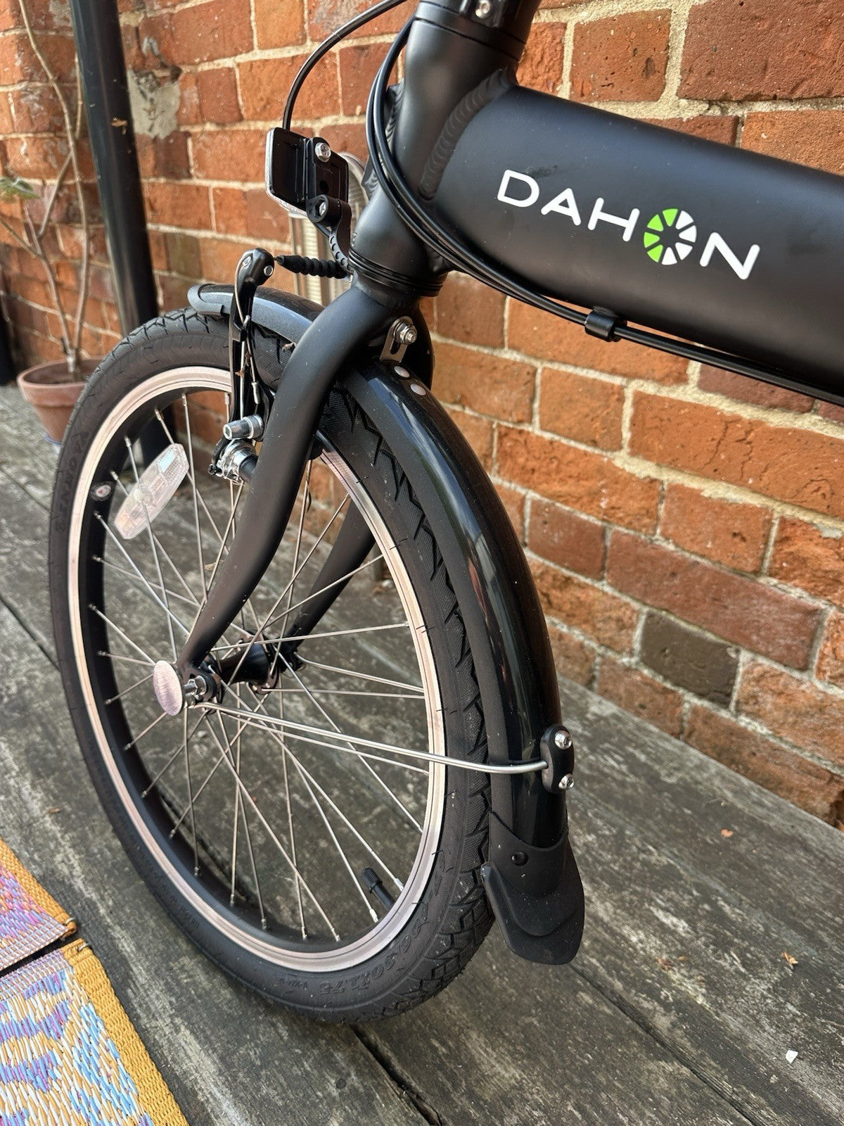 Dahon Vybe City Folding Bike 7-Speed, matte black