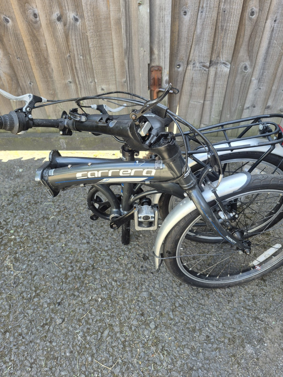 Carrera folding 8 speed bike 20 inch wheels