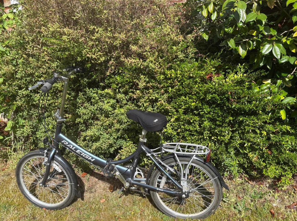 raleigh evo75 folding bike Lightweight aluminium frame with 20″ wheels  7-speed
