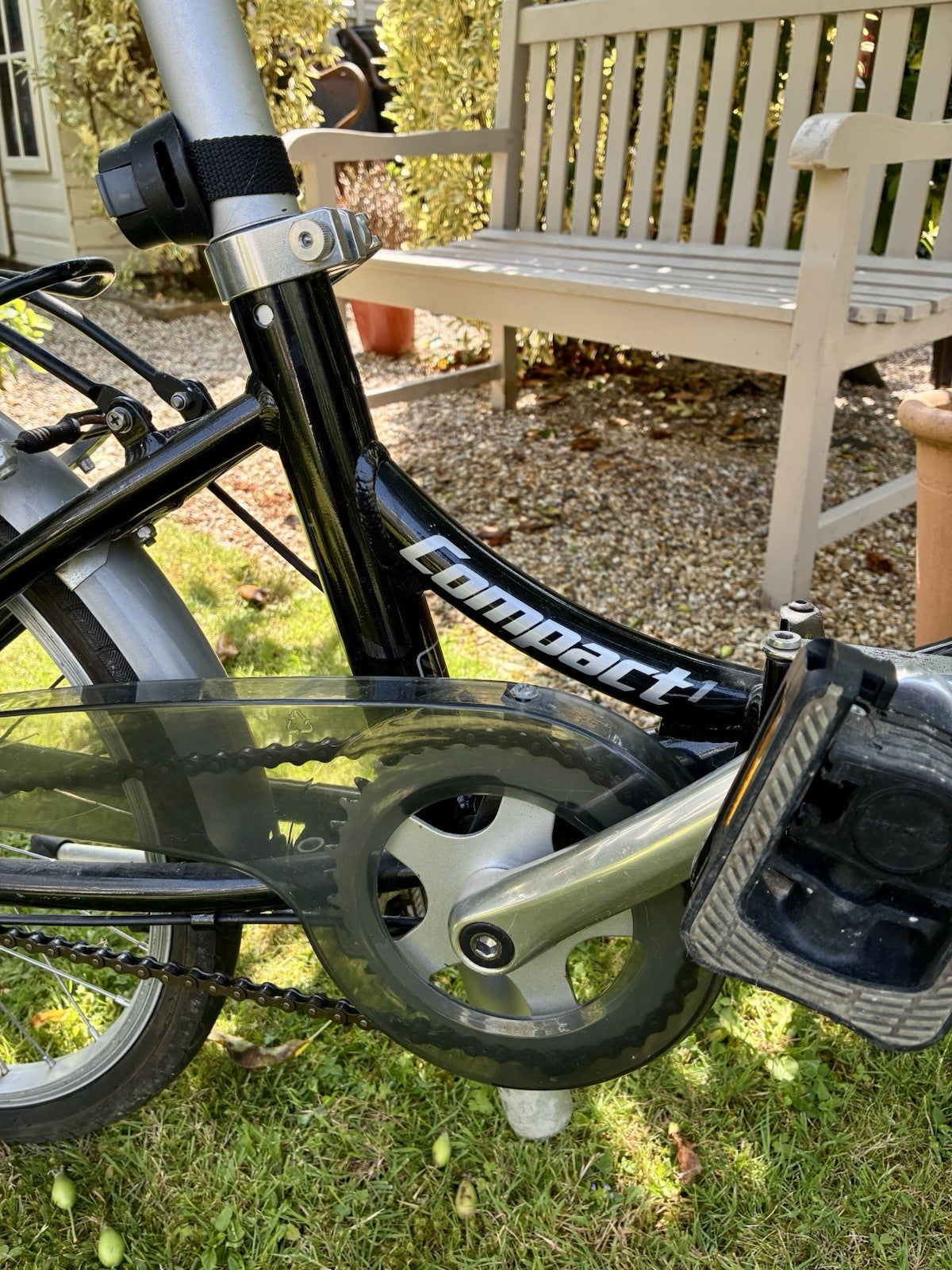 Saracen Compact Folding Bike 20in 3 Speed Black/Silver Rack Mudguards V-Brake