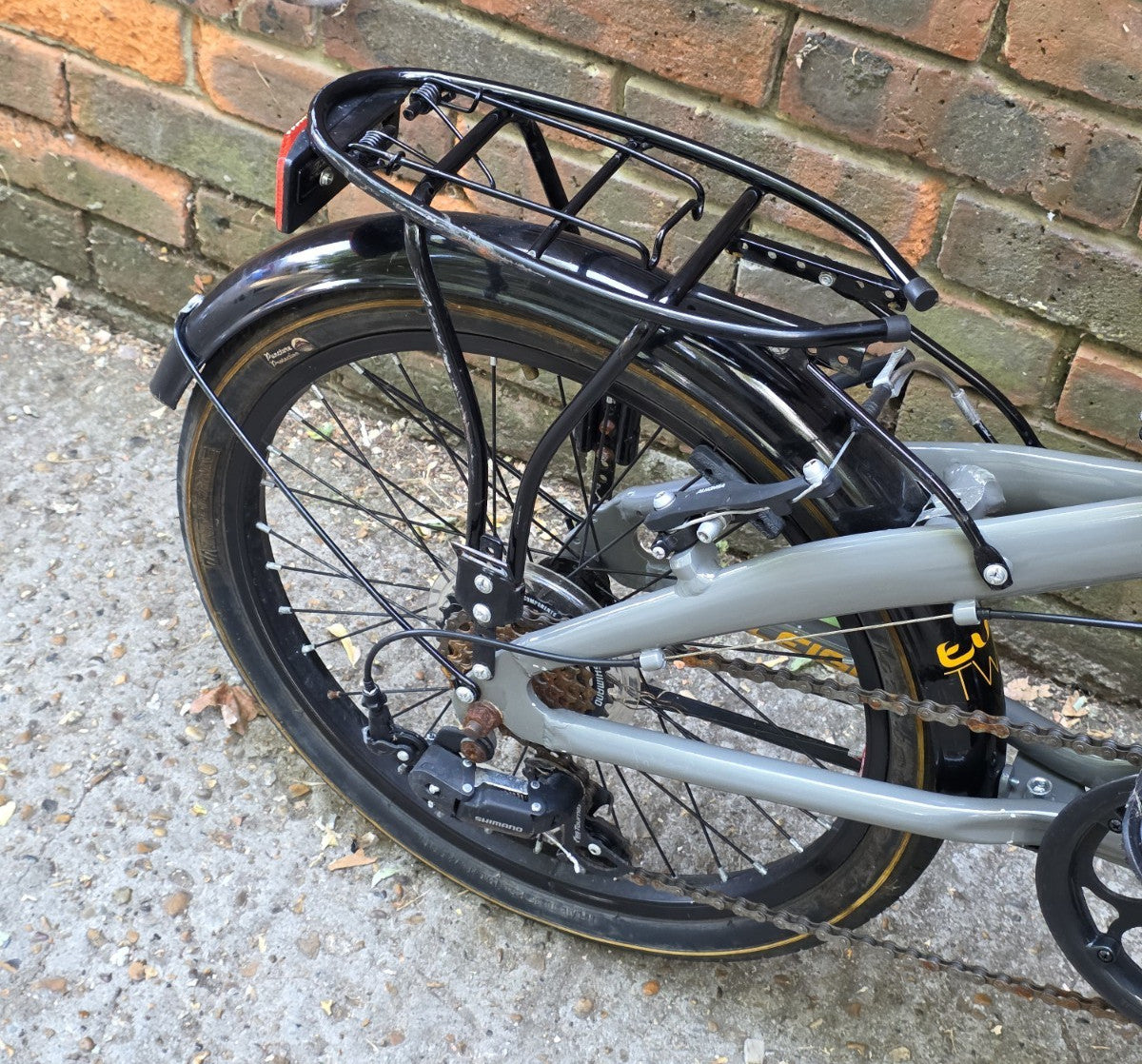 RALEIGH EVO TWO FOLD UP BIKE (20" WHEELS)