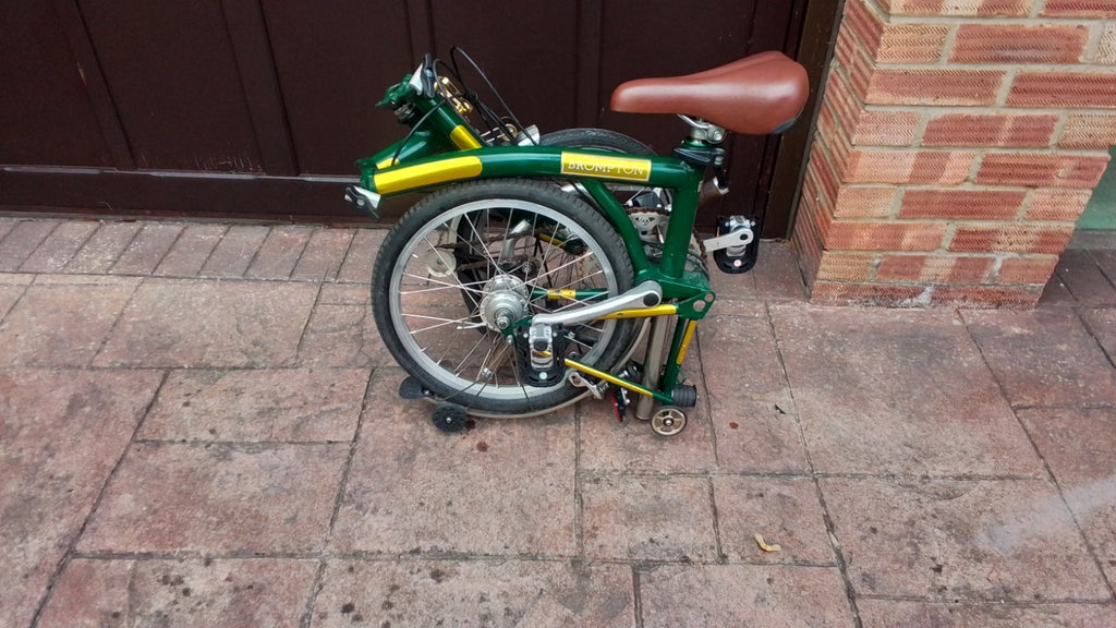 Brompton Folding Bike 3-Speed, Green.  Good Condition And  Ready For Use.