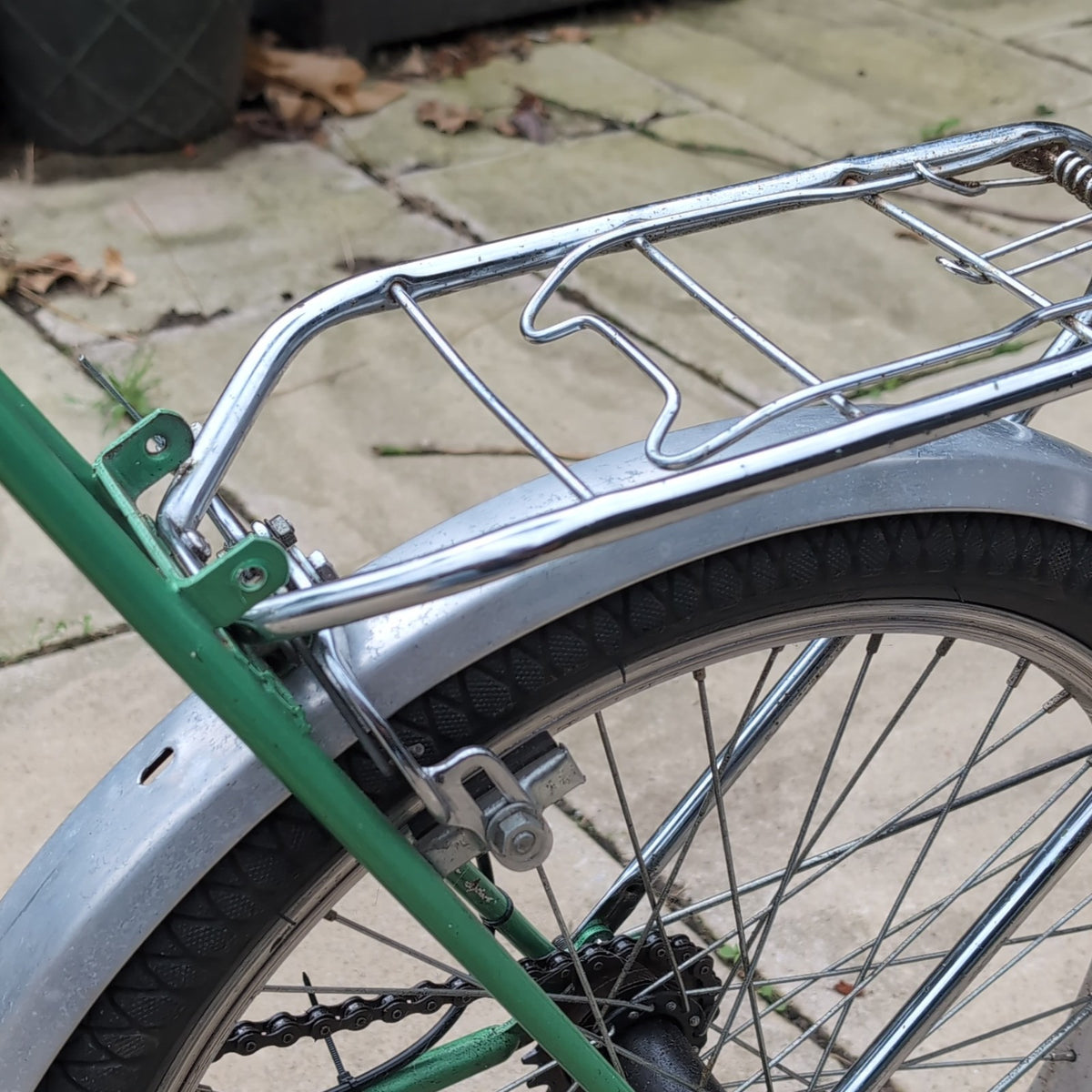Halfords Metropolitan 20in Mini Velo Bike Green With Rear Rack & Mudguards.
