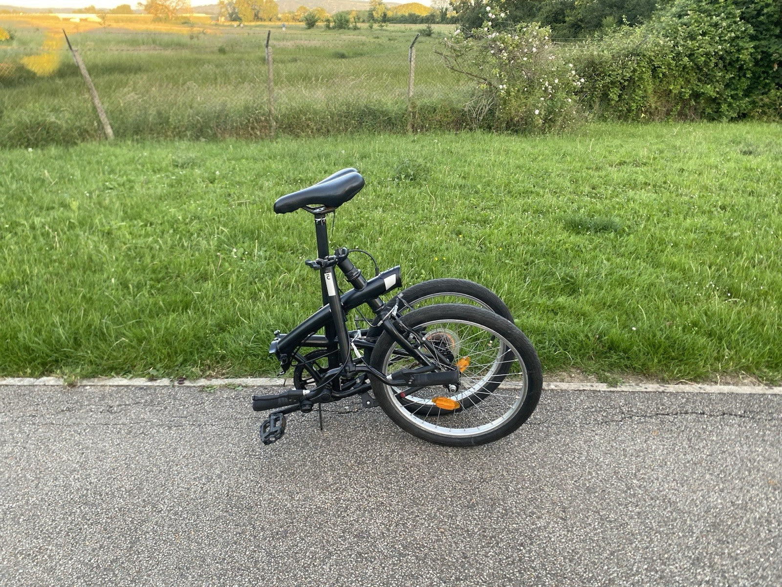 B’Twin Folding Bike – Single Speed – Great Commuter Bike