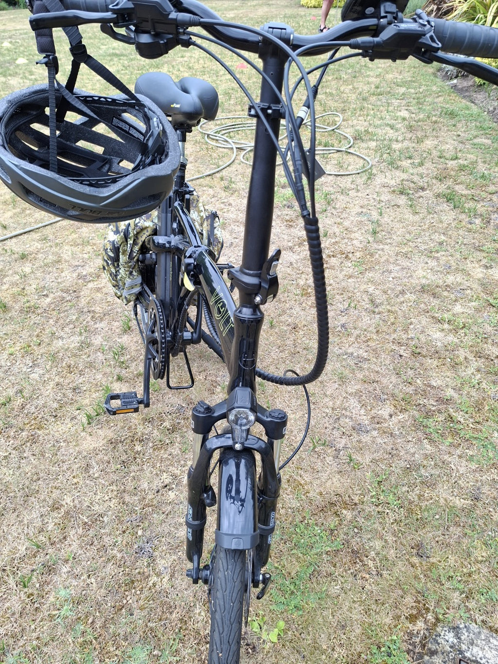 Volt metro ~ Black Folding Bike ~ plus extras! only done 470 miles! (EN15194)