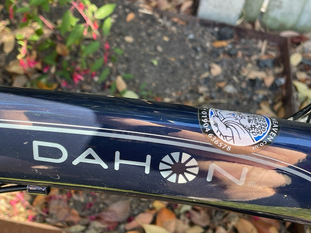 Dahon Mu P8 Folding Bike Navy Blue - Near-Mint Condition + Altura Bag