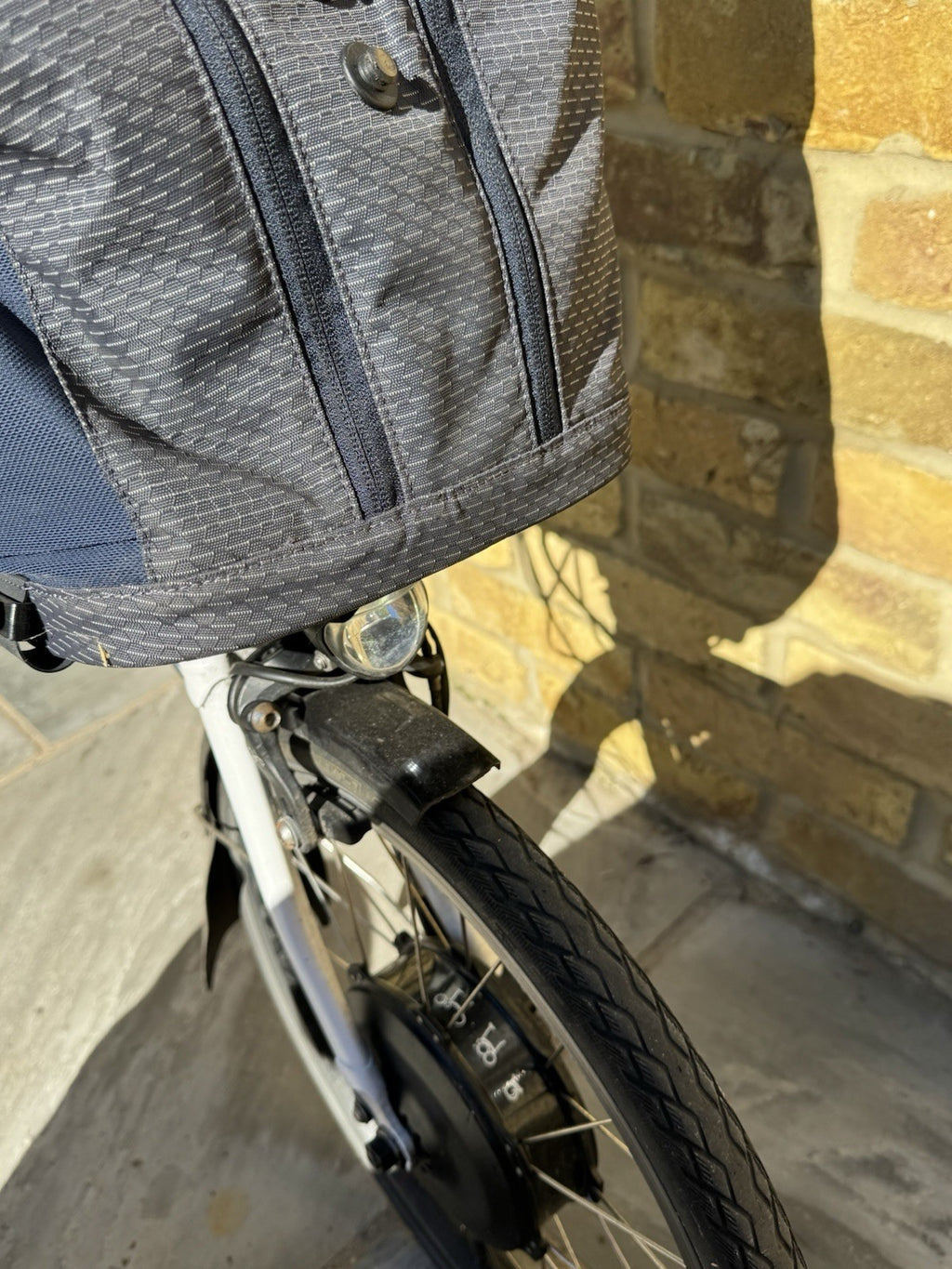 Brompton M6LE white with Bag - Used Condition - folding bike
