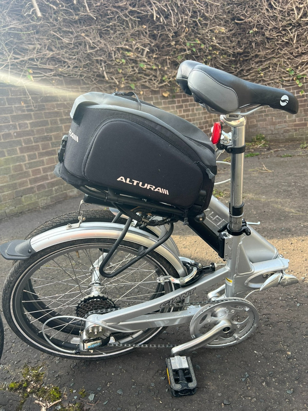 2 x Giant Halfway Folding Bike 20'' Wheels 7-Speed silver frame