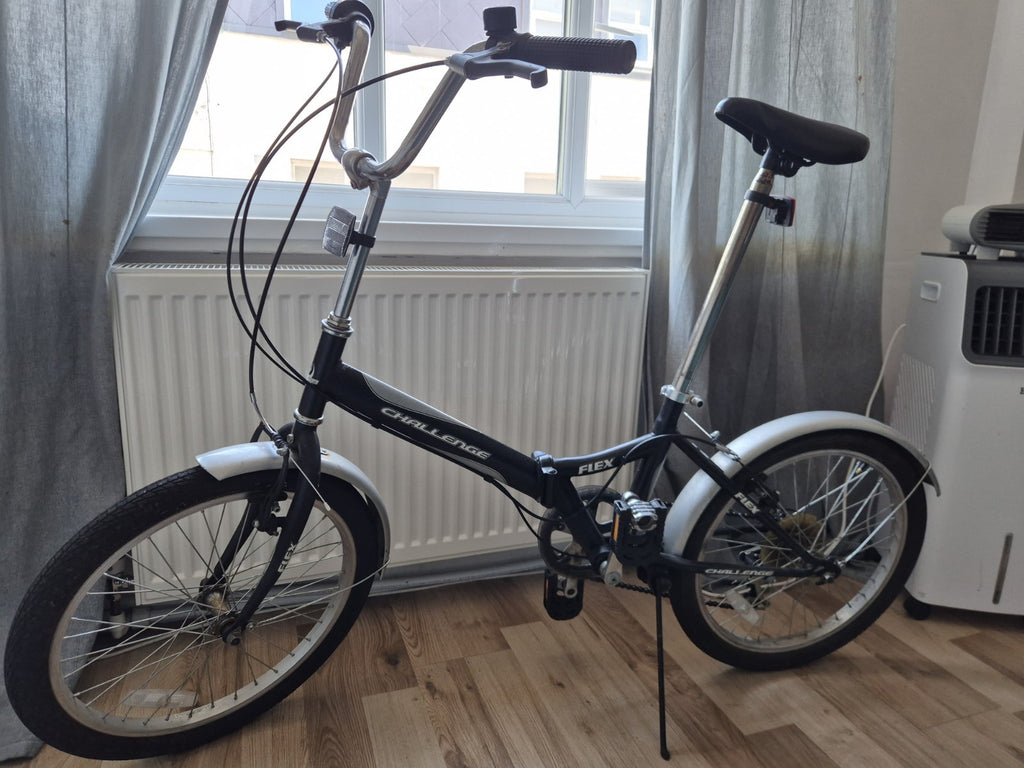 Challenge Flex 20in Folding Bike Black/Silver, Mudguards, Kickstand, Reflectors