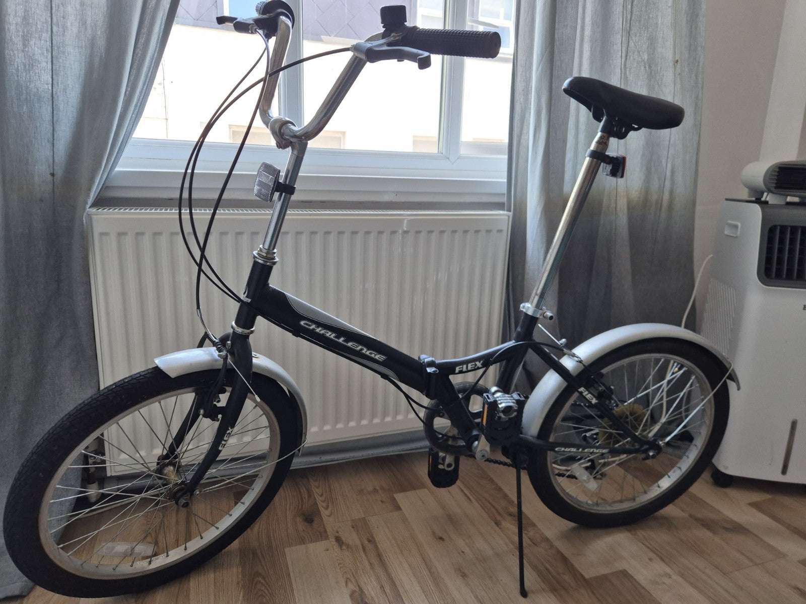 Challenge Flex 20in Folding Bike Black/Silver, Mudguards, Kickstand, Reflectors