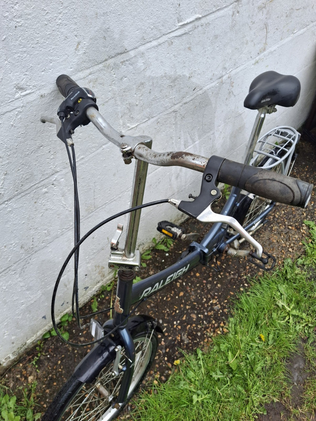 Raleigh EVO 7SP Folding Bike, Aluminum Frame, 20" Wheels, 7 Speed with Revo Grip