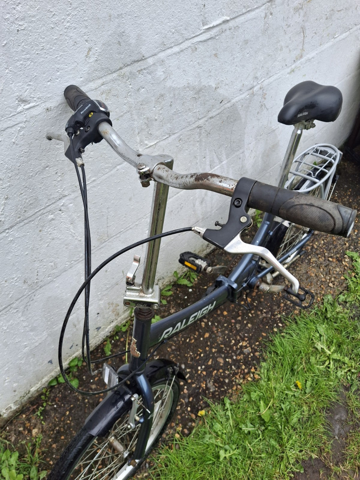 Raleigh EVO 7SP Folding Bike, Aluminum Frame, 20" Wheels, 7 Speed with Revo Grip