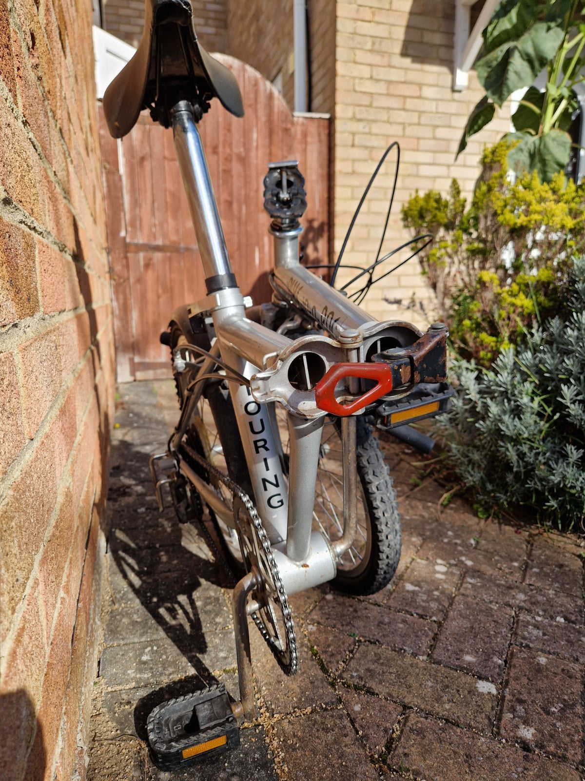 BULL DOG Touring 20in Silver Folding Bike 6-Speed Shimano RevoShift Steel